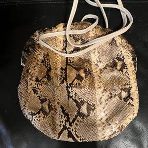 Clam Shape Small Crossbody
